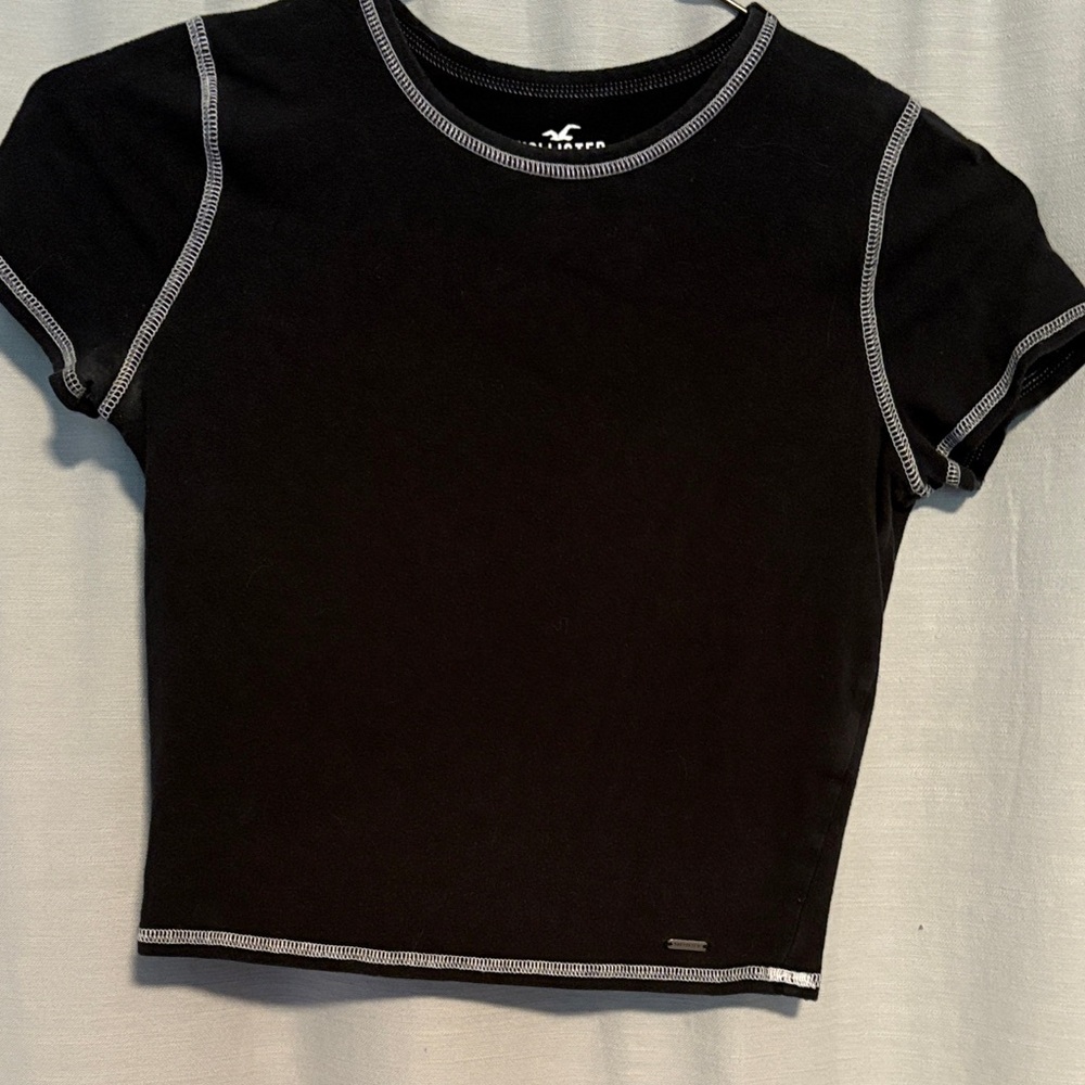 Hollister black t shirt - cropped